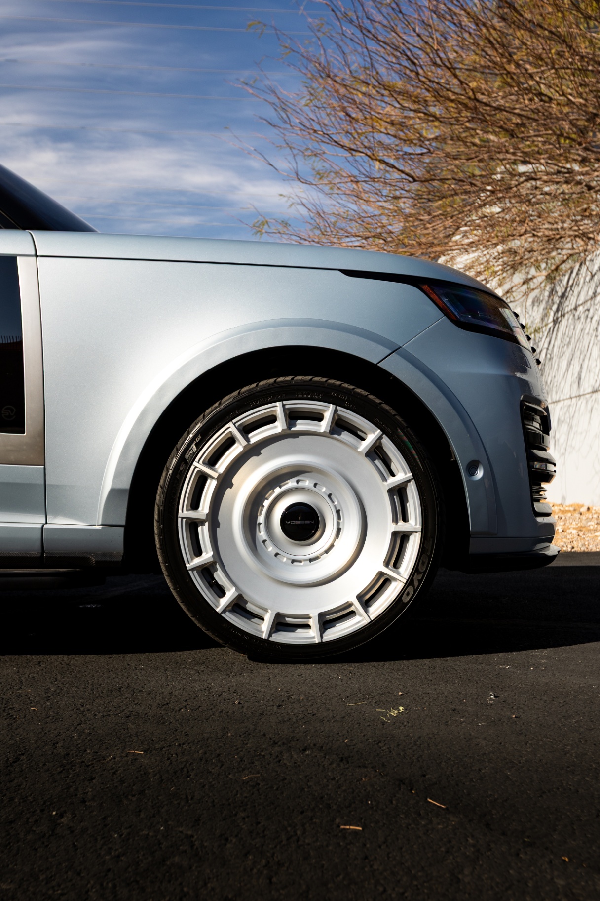 Range Rover wheel and arch decontaminated before polishing