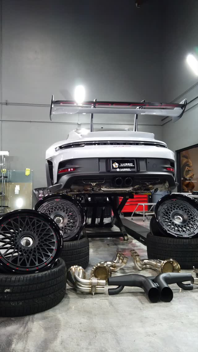 Porsche 992 GT3 RS AL13 wheel and GMG Racing exhaust build gallery, image 2