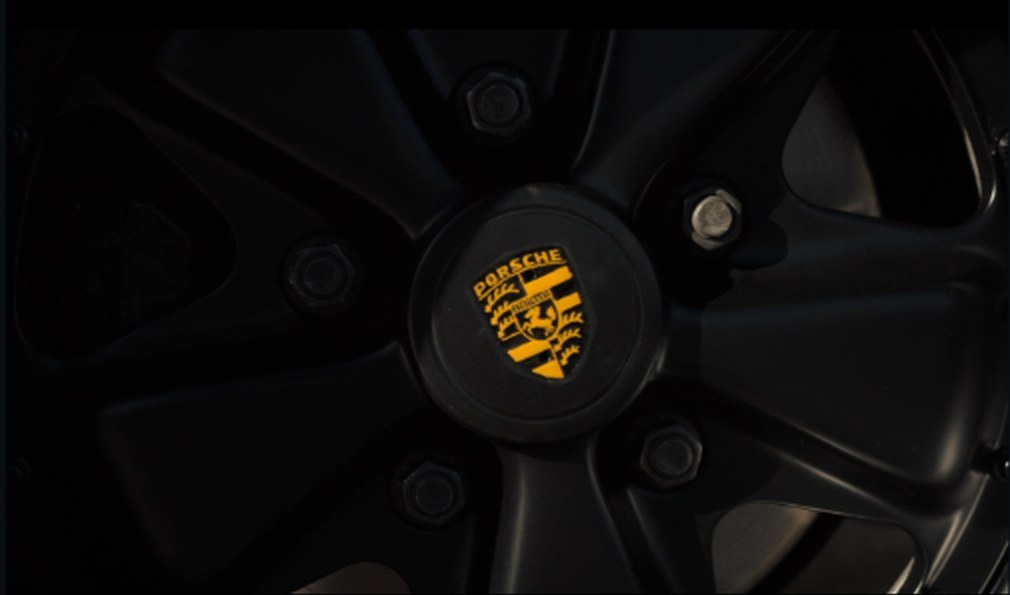 Custom 3-piece Fouque wheel in matte black with gold Porsche crest center cap